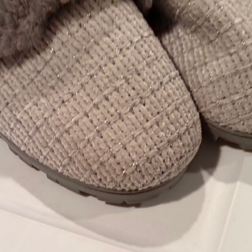 Kelly & Katie Gray Textured Slippers